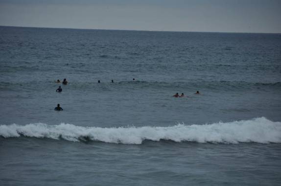 Surfistas em Montañita, no Equador